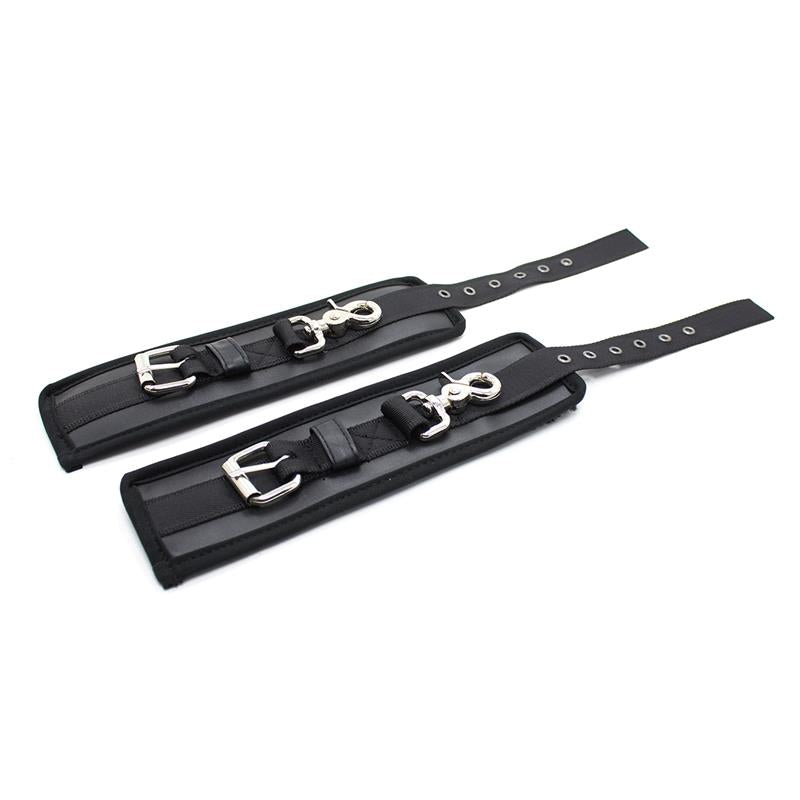 Esposas de Cuero Mosqueton Grande Negro 5