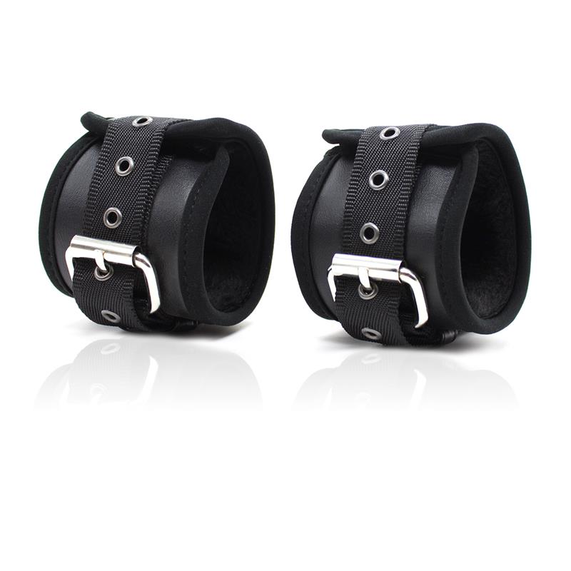 Esposas de Cuero Mosqueton Grande Negro 2