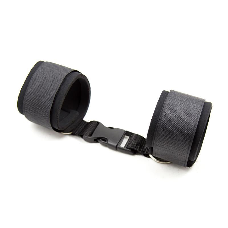 Esposas de Neopreno con Velcro Negro 2
