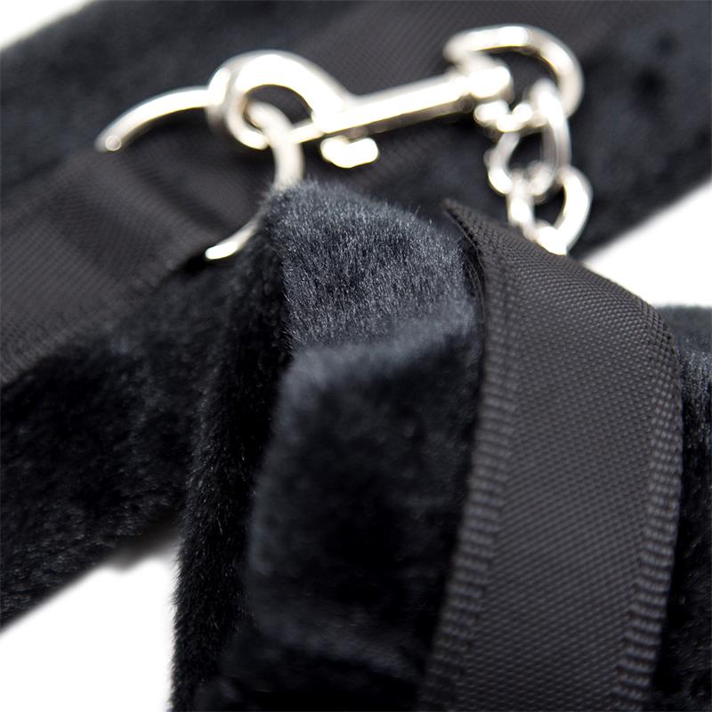 Esposas de Tela con Velcro para Muñecas con Pelo Largo Negro 3